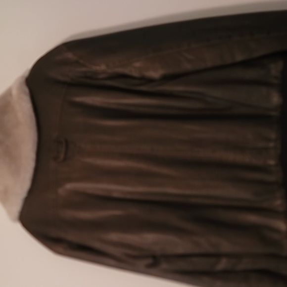 Leather jacket with fur - Picture 3 of 3